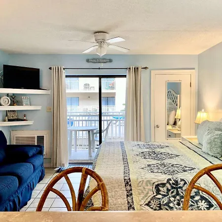 Sugar Beach 122 By Albvr - Nice Studio Condo With New Sofa, Ac And 32 Inch Smart Tv